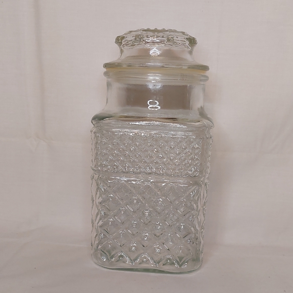 Anchor Hocking Textured Glass Jar with Lid